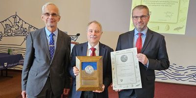 Markus Meier (Mitte) mit Kazimierz Demel Medaille