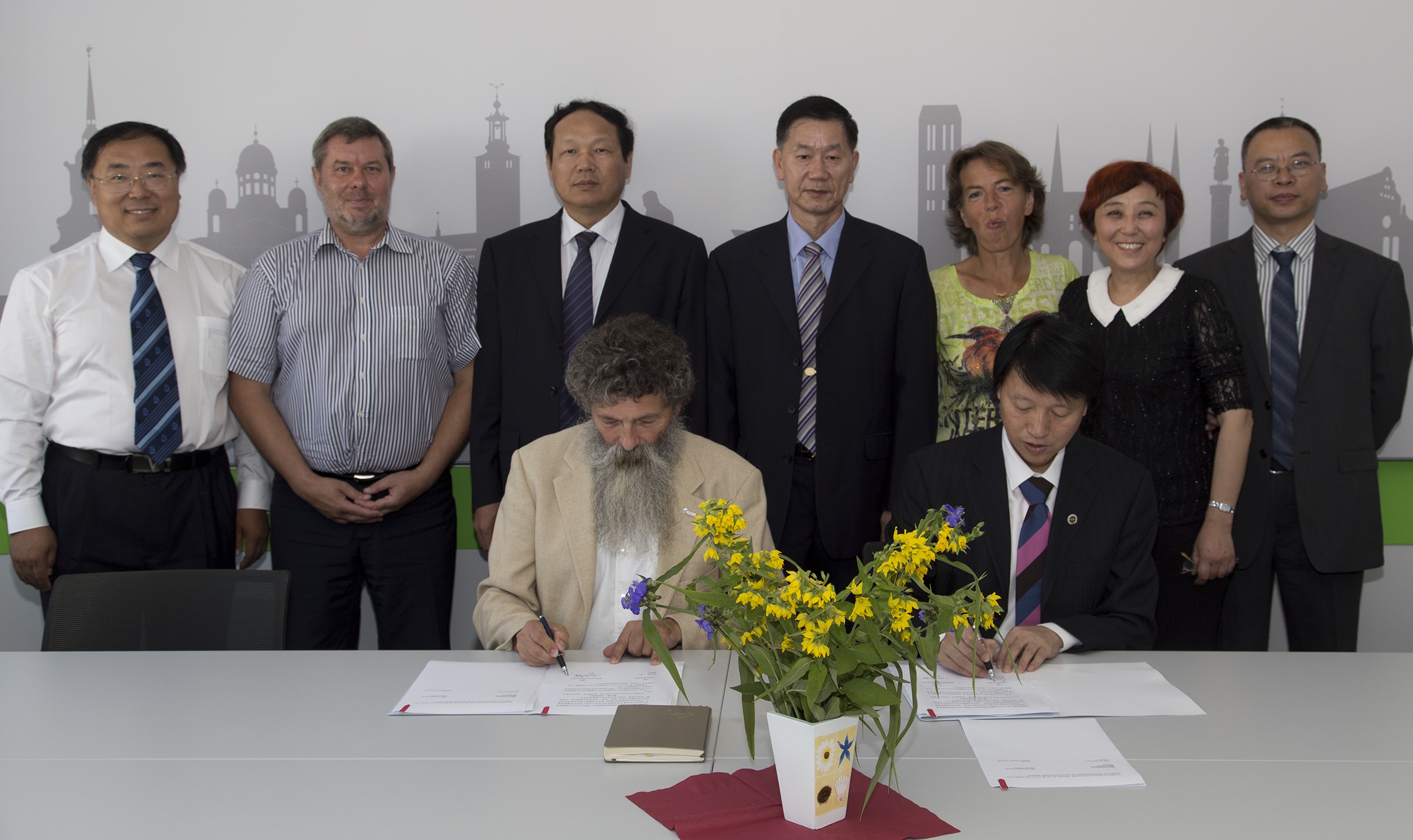 Unterzeichnung des Memorandums of Understanding zwischen IOW und China Geological Survey.